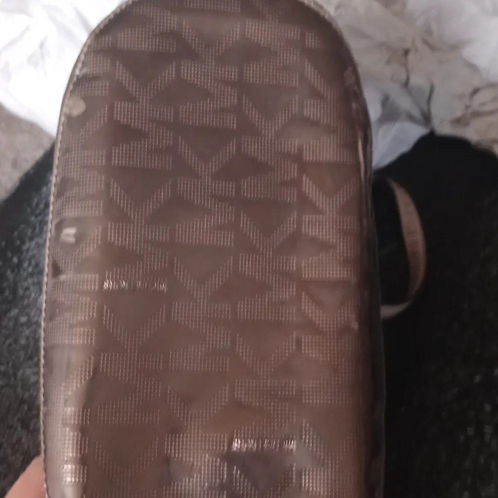 Michael Kors shiney gold bag - Picture 12 of 14